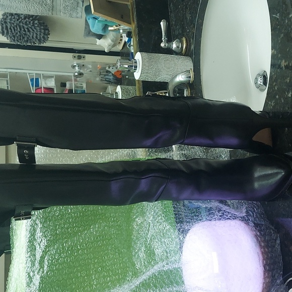 Hazel Black Leather Knee High Boots by PAIGE Size 7 - Picture 4 of 6